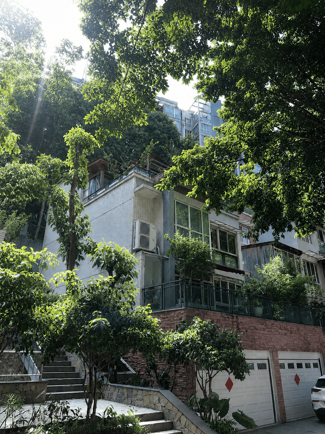商洛岛居岁月从容升级：小小岛老别墅加装蒂升悦行款电梯